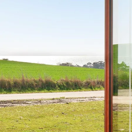 8 Person In Store Fuglede-by Traum Store Fuglede