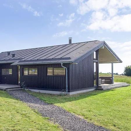 8 Person In Store Fuglede-by Traum
